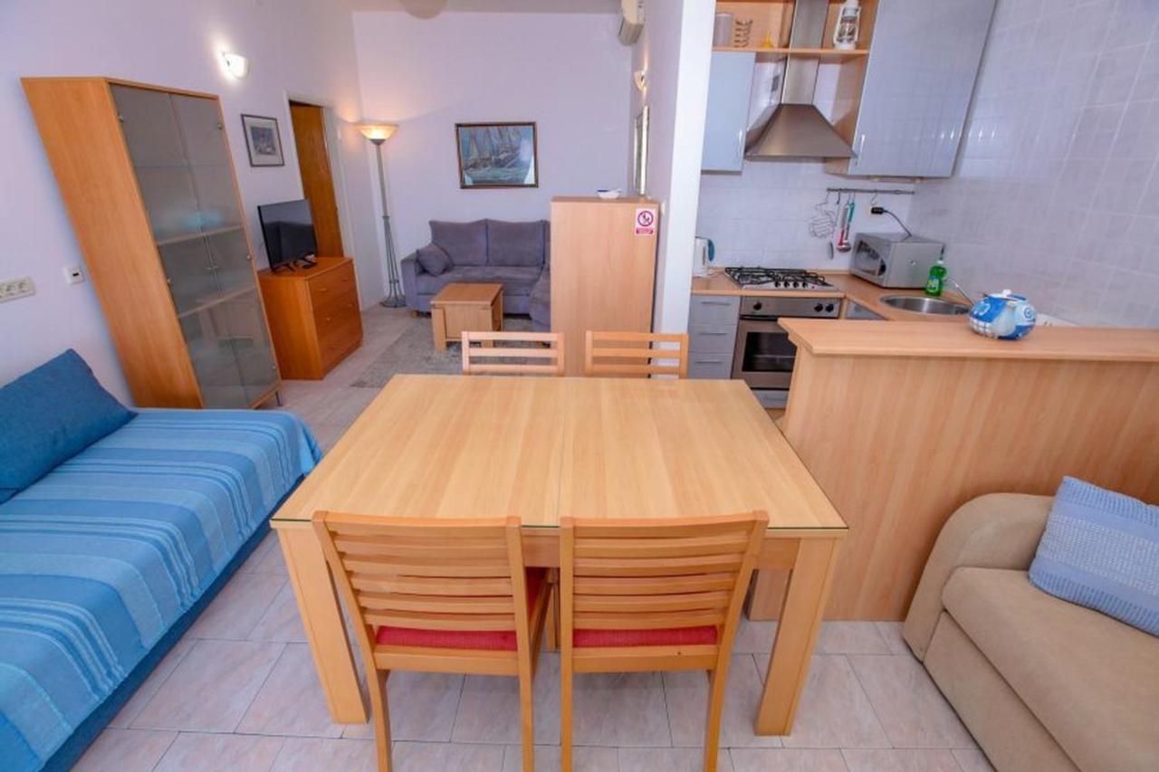 Apartament Vila Pinet Brist Zewnętrze zdjęcie